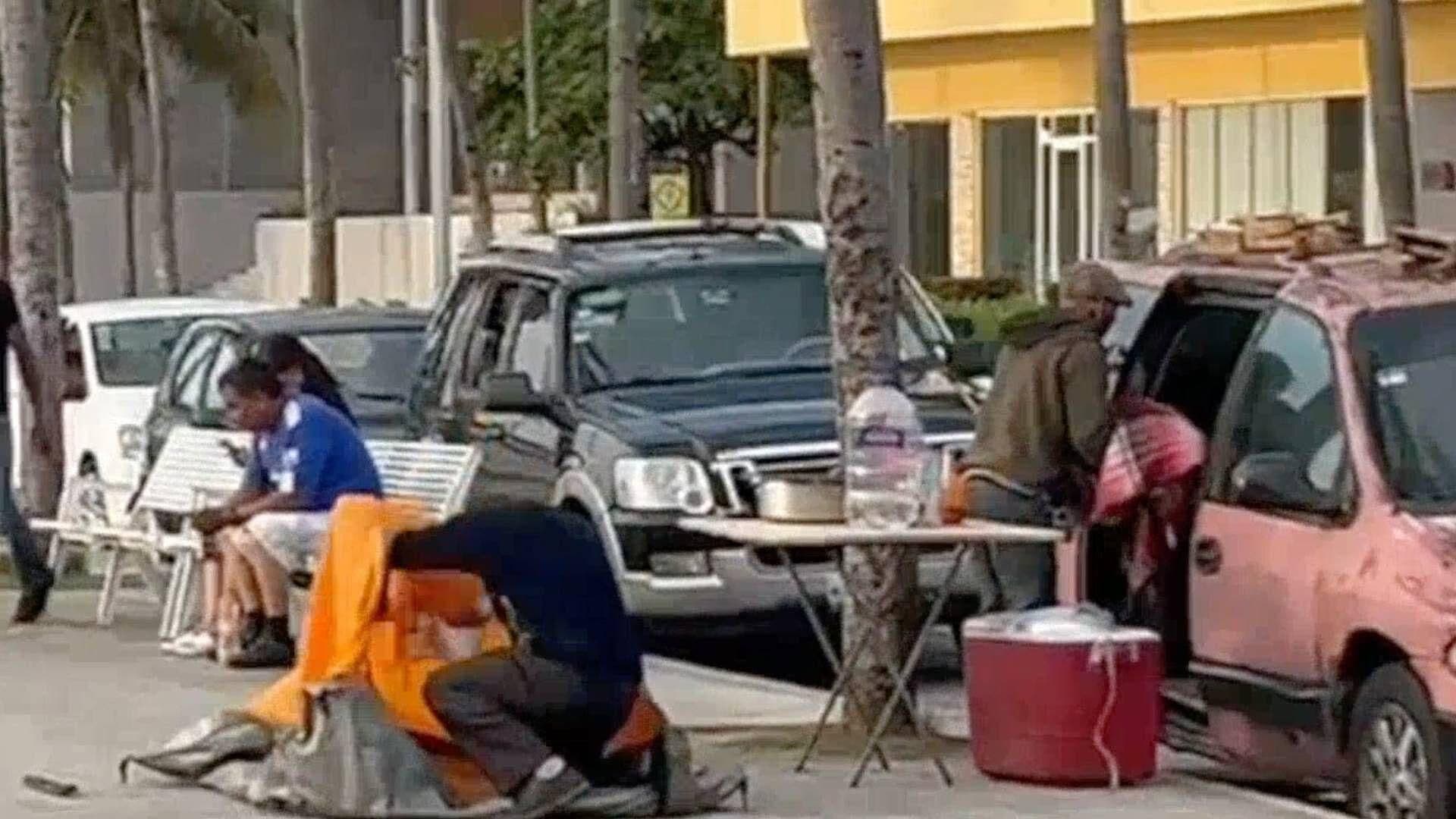 Turistas Duermen en Casas de Campaña en Playa de Veracruz