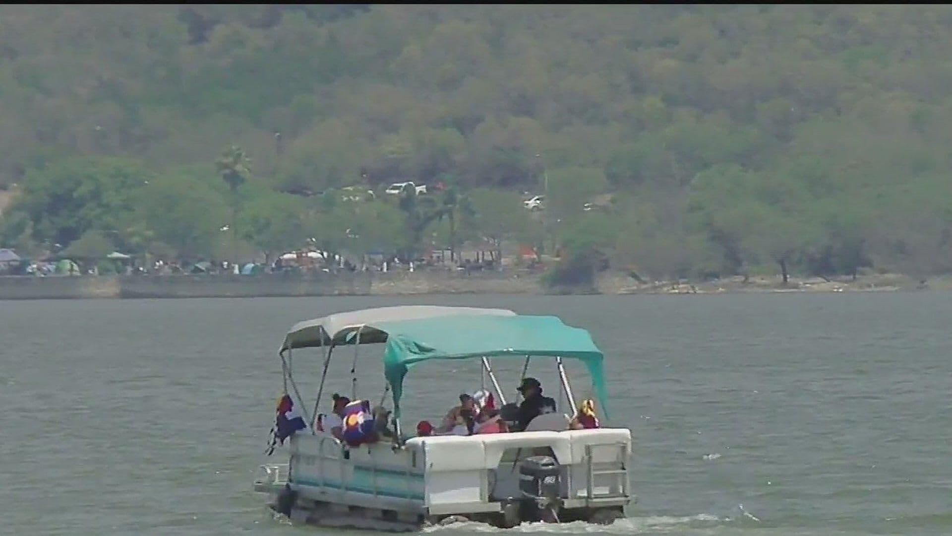 Pasean Regios y Turistas en Viernes Santo en Presa " La Boca" Santiago, NL