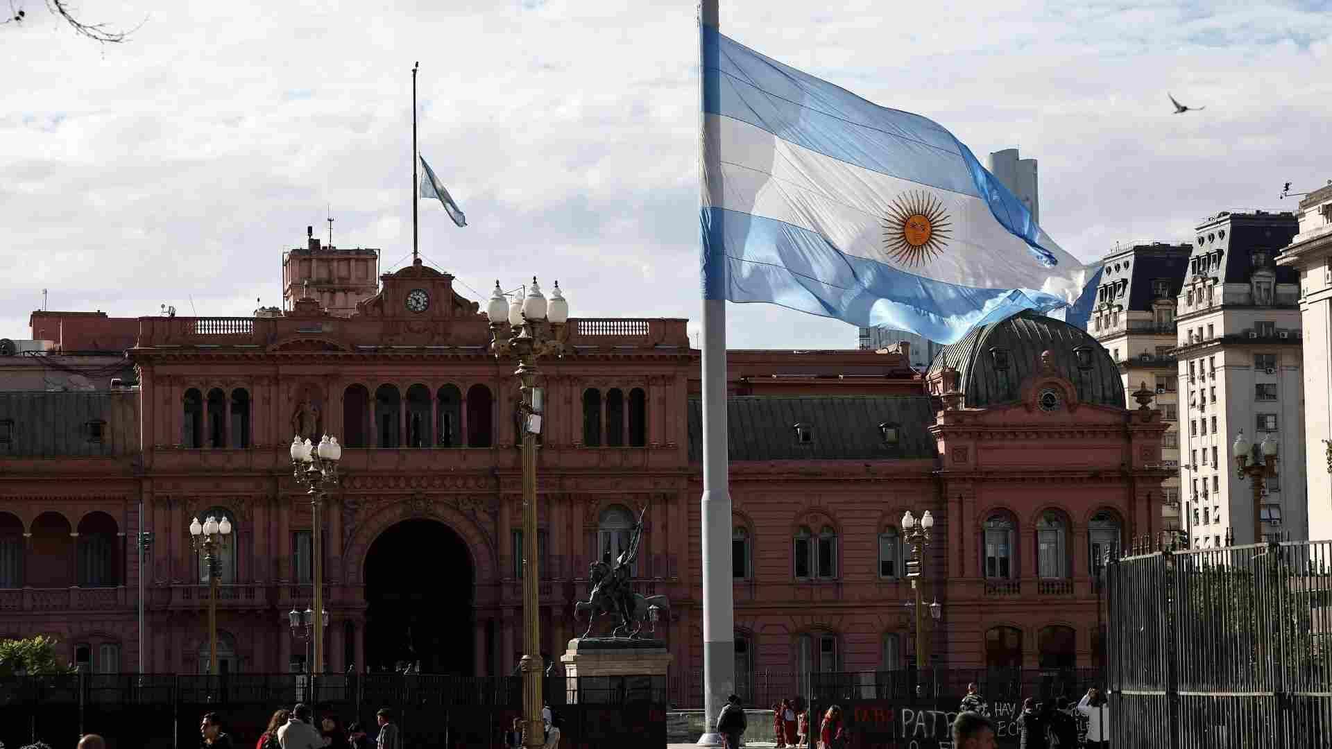 Argentina Tendrá 7 Días de Duelo Nacional por el Papa Francisco: Javier Milei Asistirá a Funeral