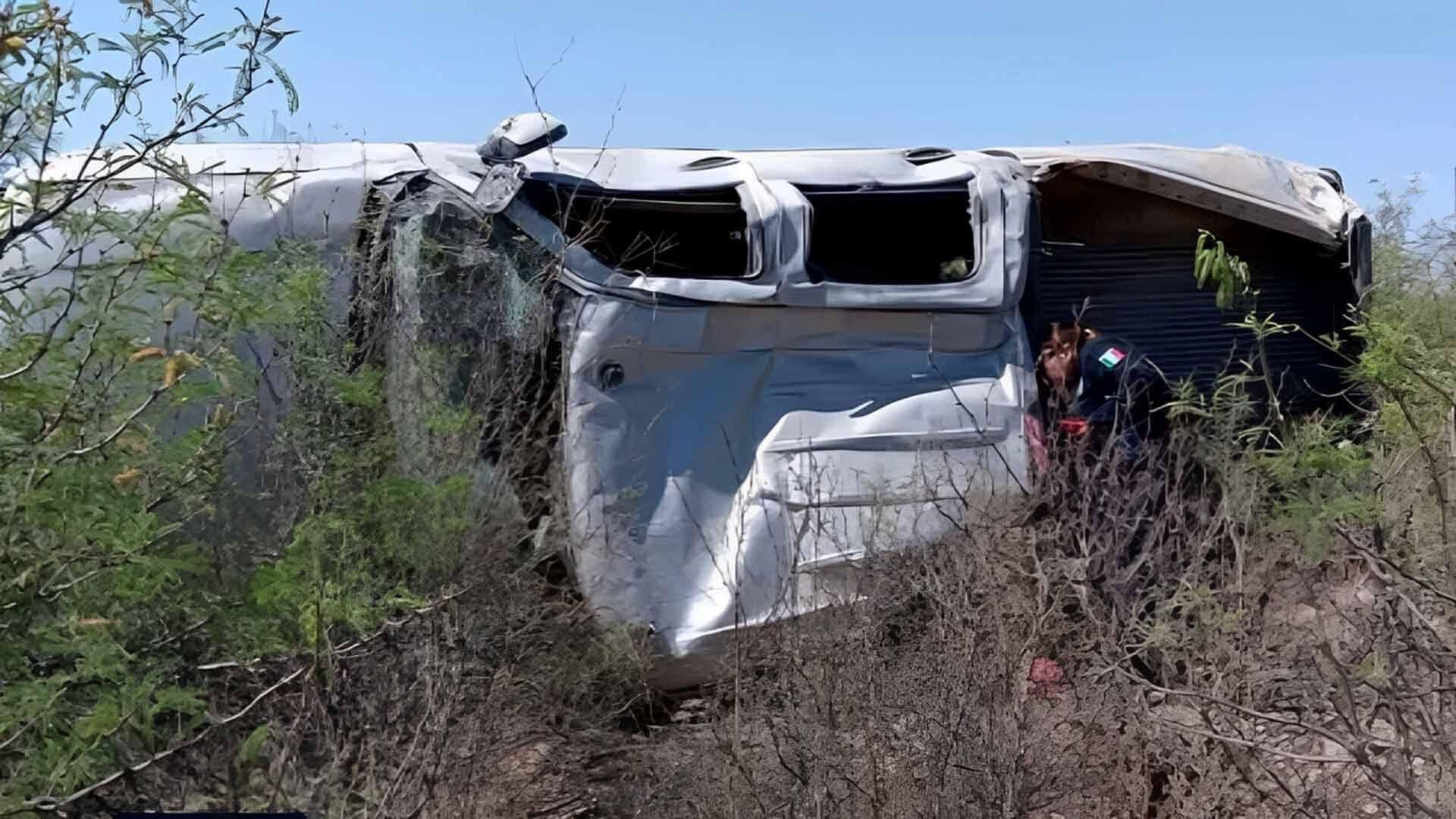 Muere Hombre que Volcó en Carretera de Tlahualilo
