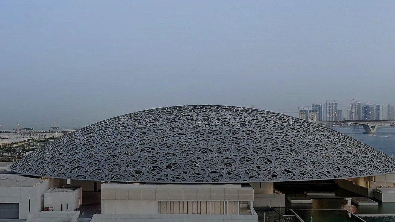 Louvre de Abu Dabi Recibe Críticas tras Inauguración
