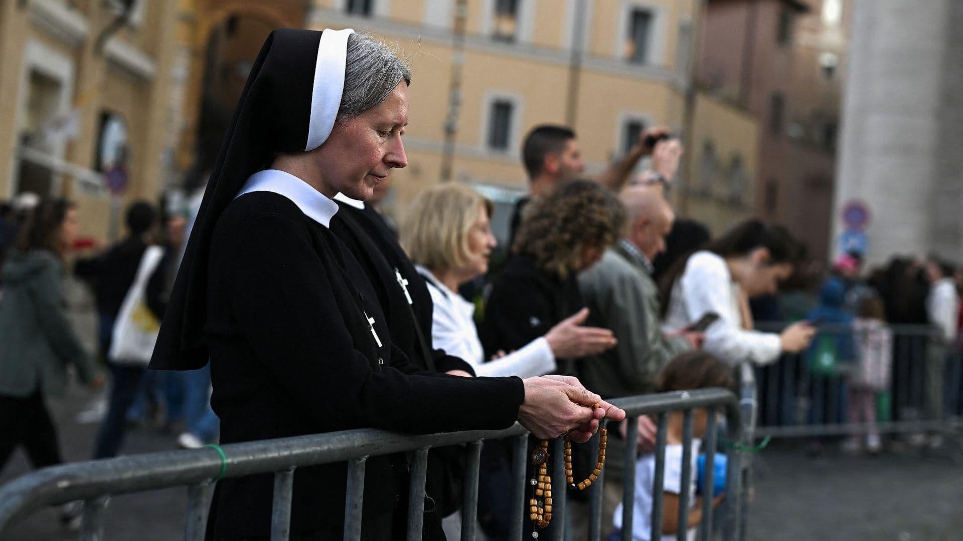 90 Mil Fieles Han Pasado a Despedir al Papa Francisco en Basílica de San Pedro