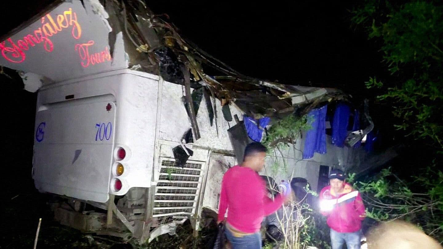 Vuelca Autobús Tras Asistir a Evento de Salomón Jara