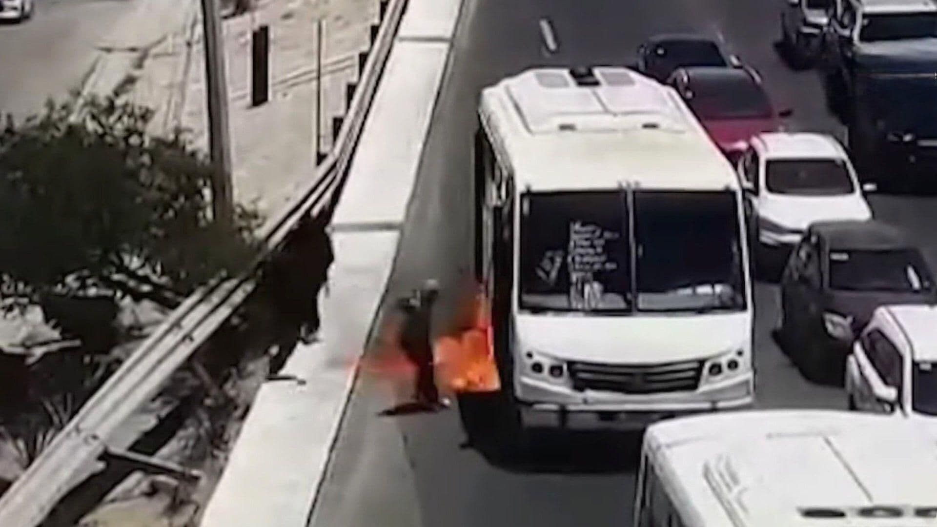 "Aventaron Una Bomba al Camión": Violencia Sacude a Los Cabos, en Baja California Sur