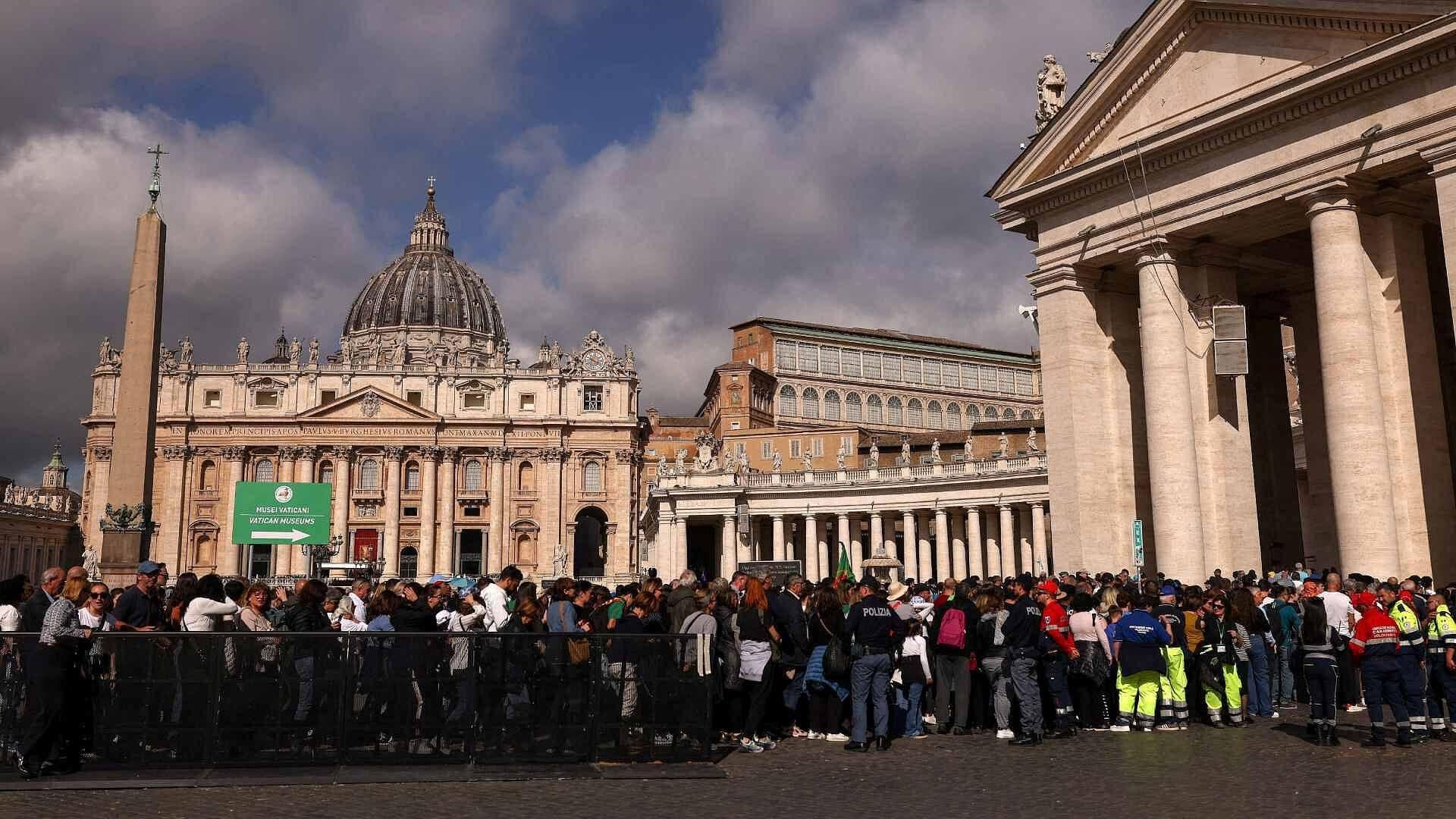 Más de 250 Mil Fieles Visitaron la Basílica de San Pedro para Despedir al Papa Francisco