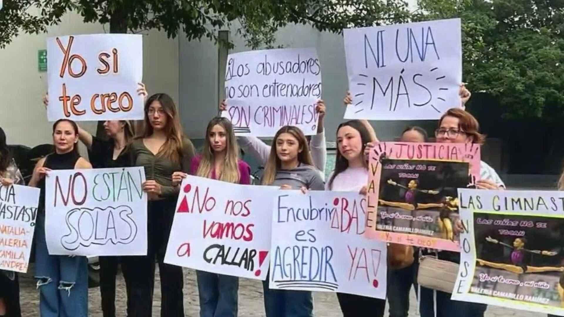 Protestan Contra Damazo "N" en Palacio de Justicia; Apoyan a las Víctimas