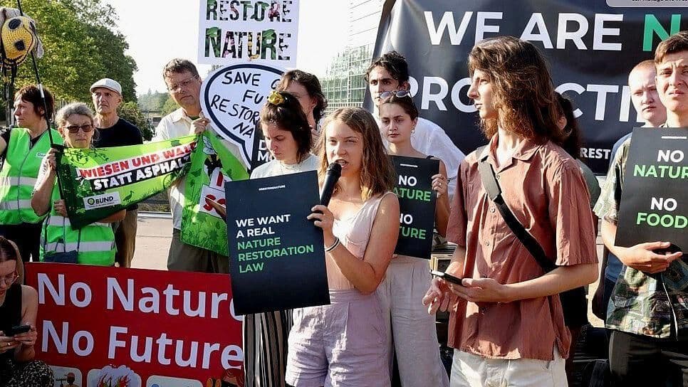Greta Thunberg Se Une a Manifestación por Ley Ambiental en la UE