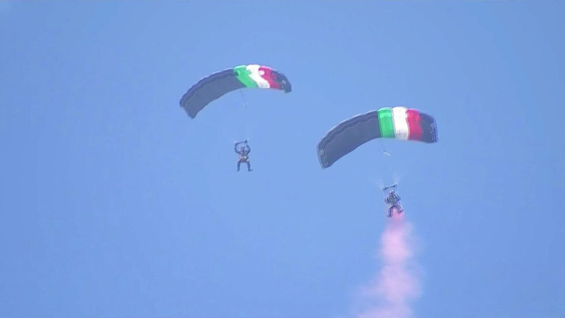 Así Fue el Arribo de Paracaidistas de EUA al Espectáculo Aéreo n la Base de Santa Lucía