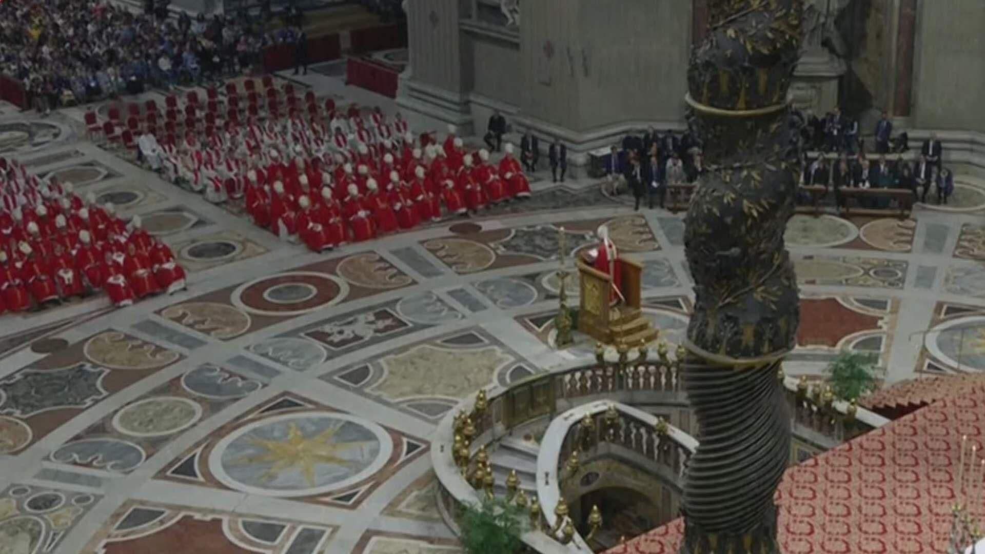 Ofician Misa de Duelo por el Papa Francisco  en la Basílica de San Pedro