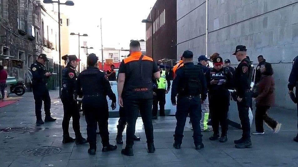 Muere Persona de Tercera Edad en Escaleras del Metro Bellas Artes