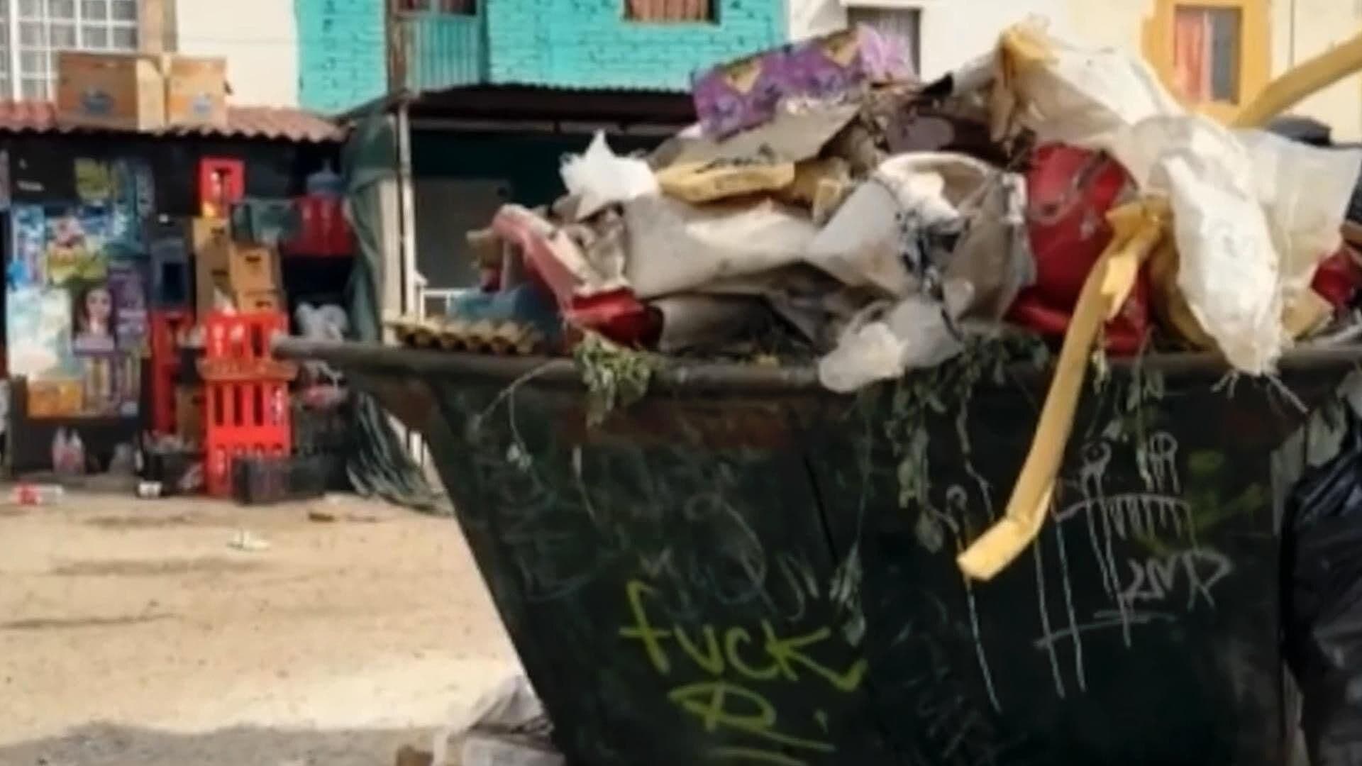 Vecinos de Parques la Noria se Quejan de que Tarda en Pasar el Camión Recolector de Basura