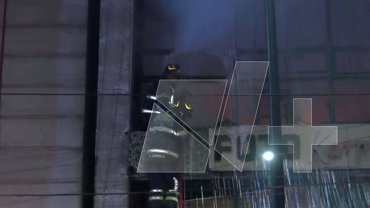 Se Registra Incendio en Edifico Muy Cerca al Metro Salto del Agua en CDMX