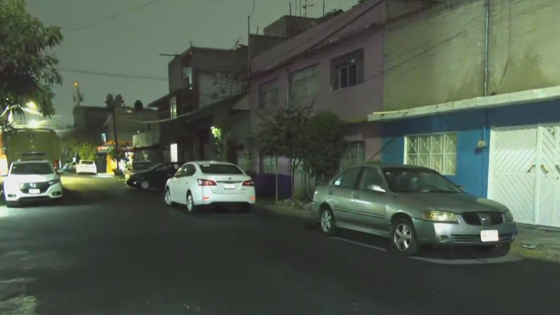 Vecinos de la Colonia Manantiales en Ciudad Neza Reportan un Fuerte Olor a Combustible