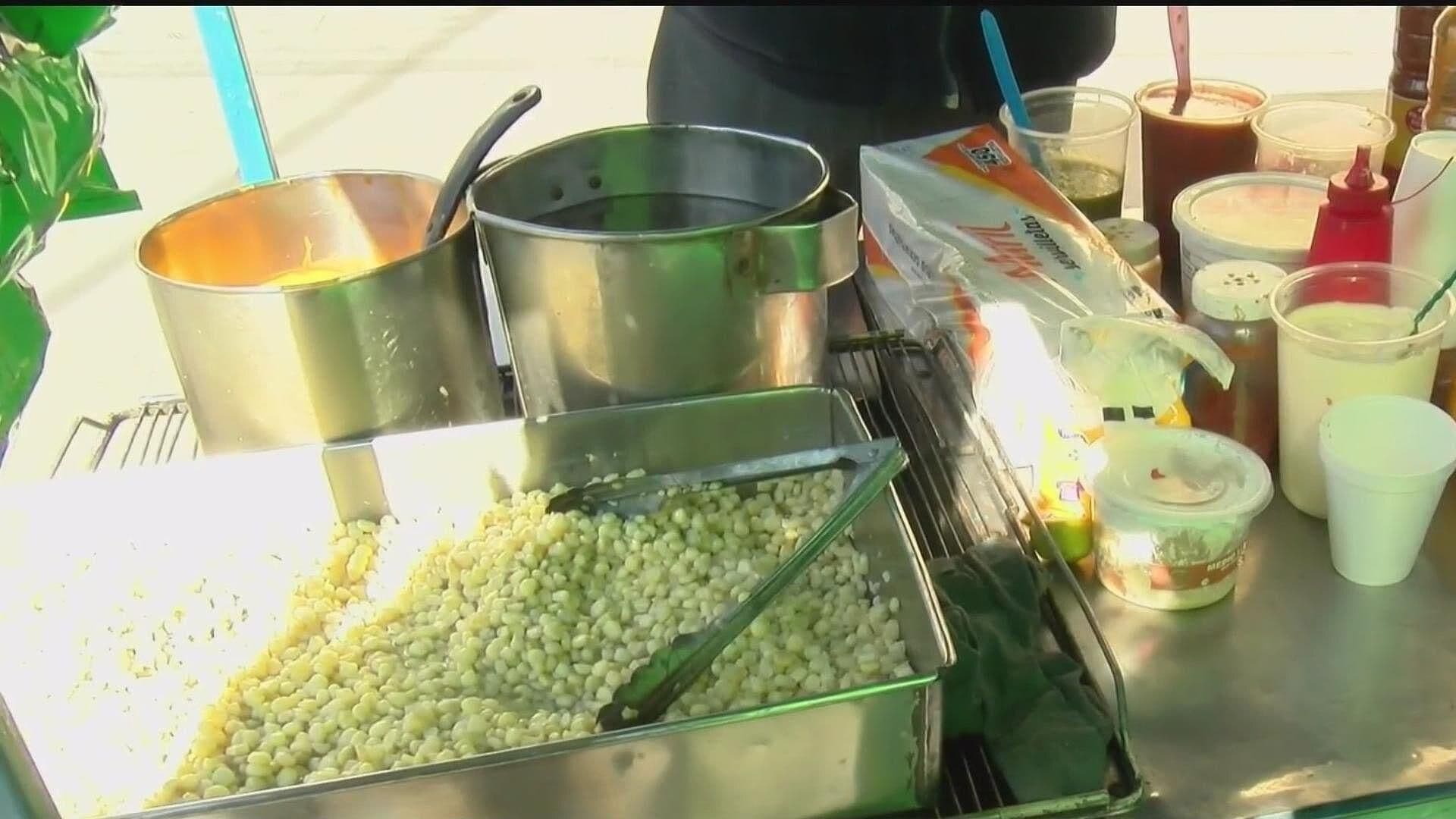 Incrementa Venta de Elotes con Frío es Antojo Regiomontano Que Desafía al Termómetro