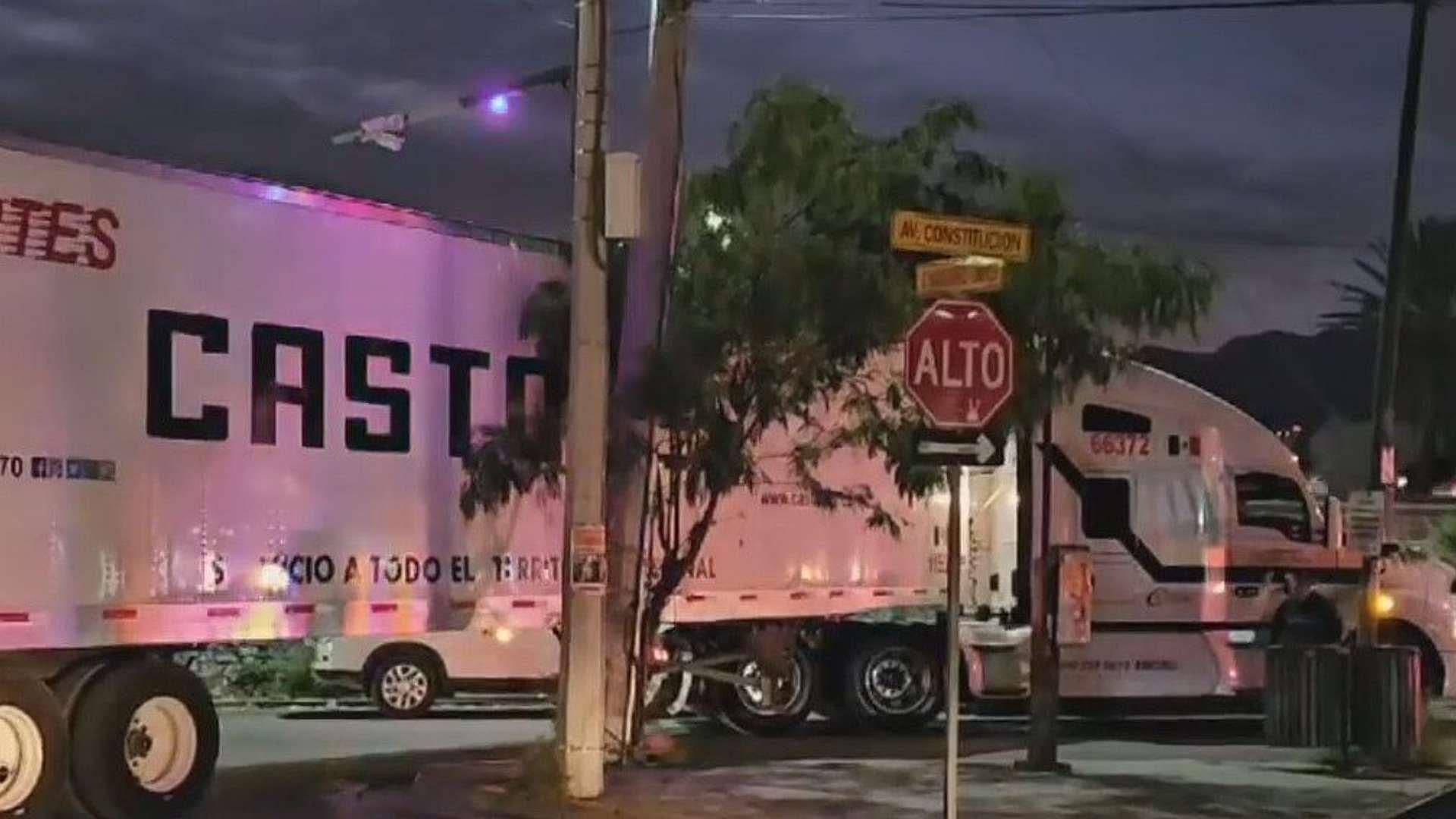 Se Atora Tráiler al Dar Vuelta Prohibida en Constitución
