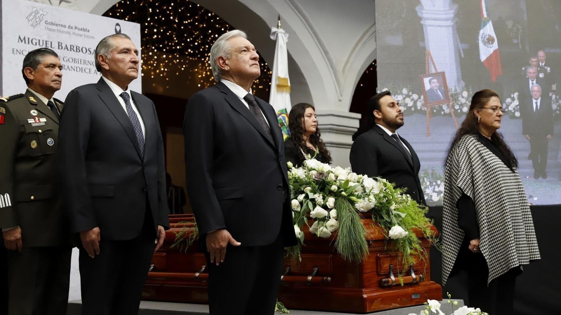 AMLO Rinde Homenaje a Miguel Barbosa en Casa Aguayo, Puebla