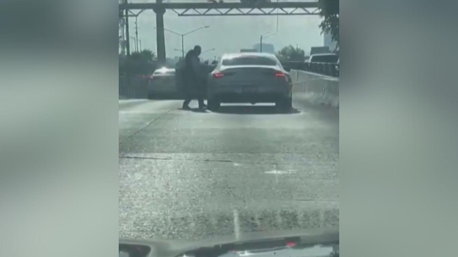 VIDEO: Captan Asalto a Automovilista en Carriles Centrales de Lomas Verdes en Naucalpan, Edomex