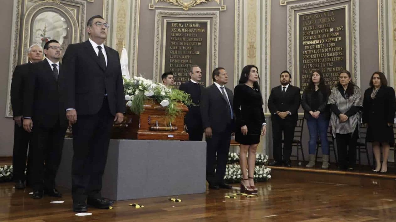 Gobernador Miguel Barbosa Recibió Tres Homenajes Póstumos