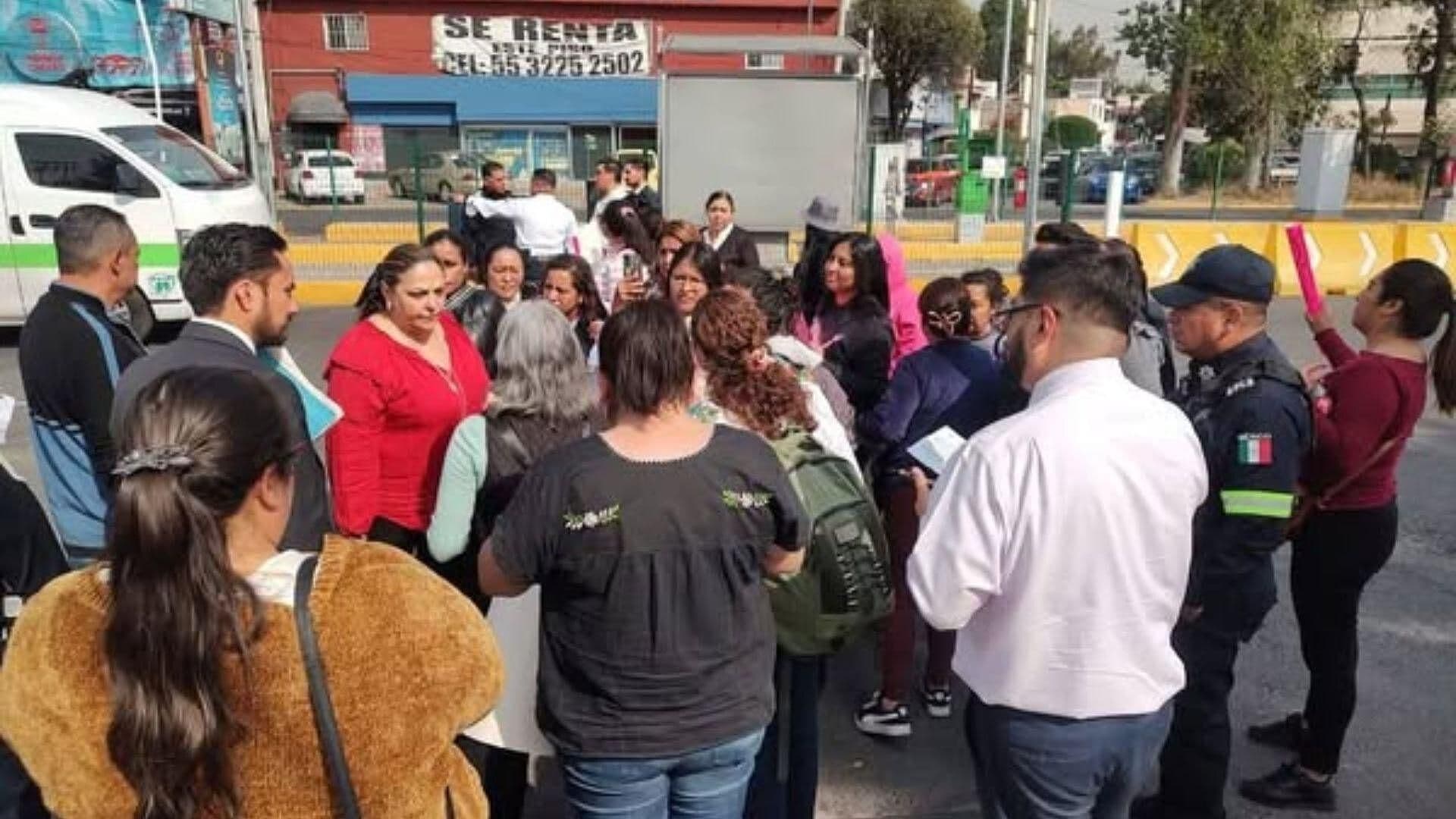 Retiran Bloqueo de Trabajadores del Ayuntamiento de Tlalnepantla en Santa Mónica, Edomex