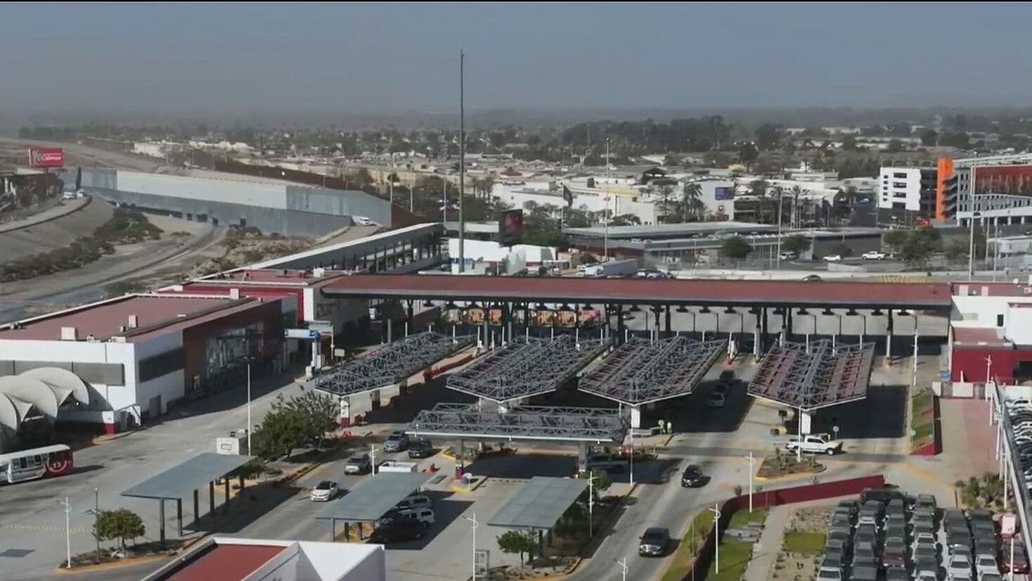 Cierran Temporalmente el Paso Peatonal en la Garita el Chaparral