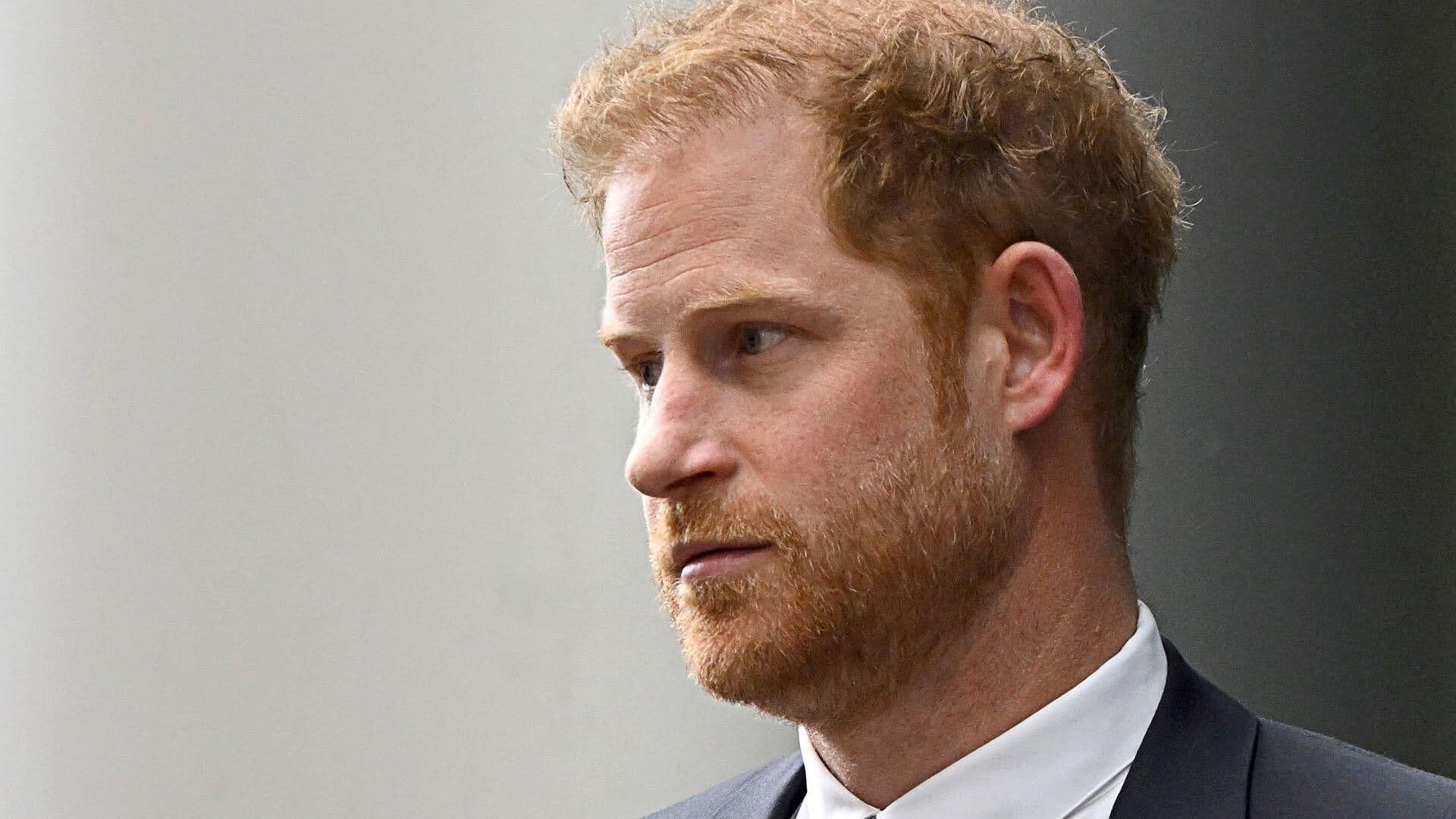 Príncipe Harry Gana Demanda a Grupo de Noticias por 'Intrusión en su Vida Privada'