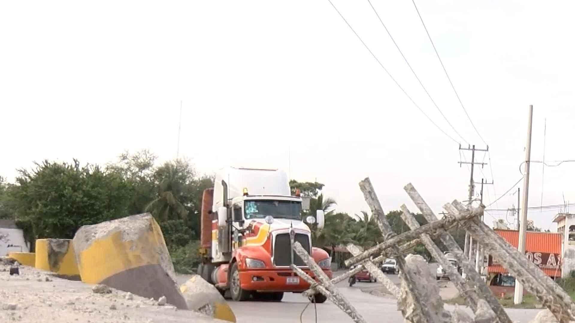 Piden Solución a Múltiples Accidentes de Tráiler en Libramiento de Pueblo Viejo