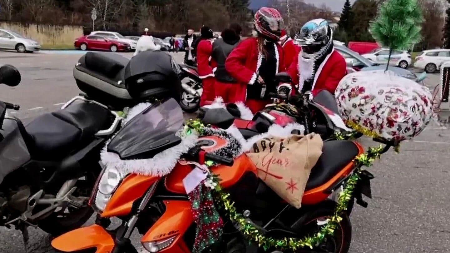 "Santas" Con Causa Recorren en Moto Calles de Bulgaria