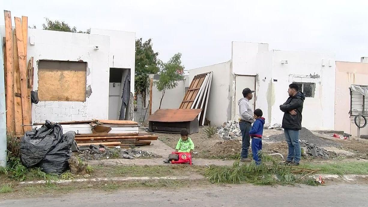 Vecinos de "El Pozo" Llegan a Casas Sin Servicios