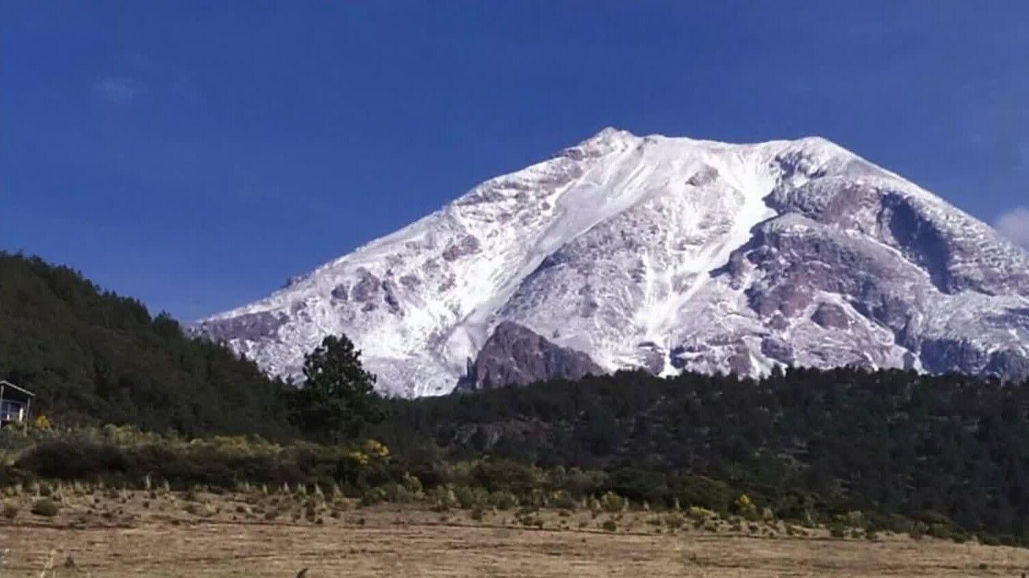 Se Cubre de Blanco el Volcán Pico de Orizaba