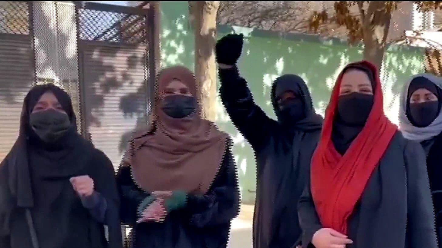 Protestan en Kabul por Prohibición de Ingreso a Universidades