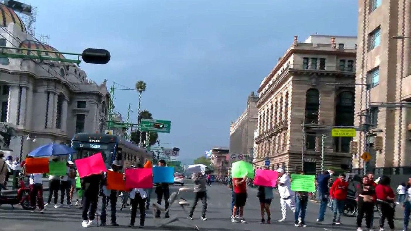 Comerciantes del Barrio Chino Bloquean Eje Central