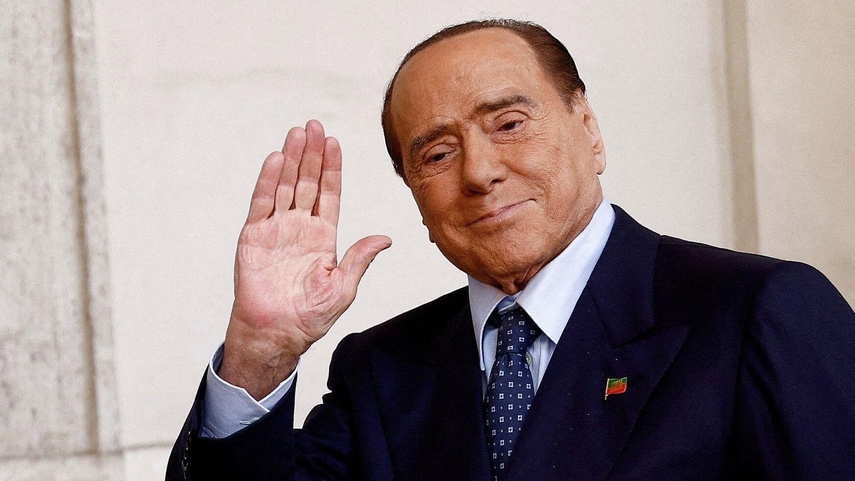 Silvio Berlusconi Deja Cuidados Intensivos