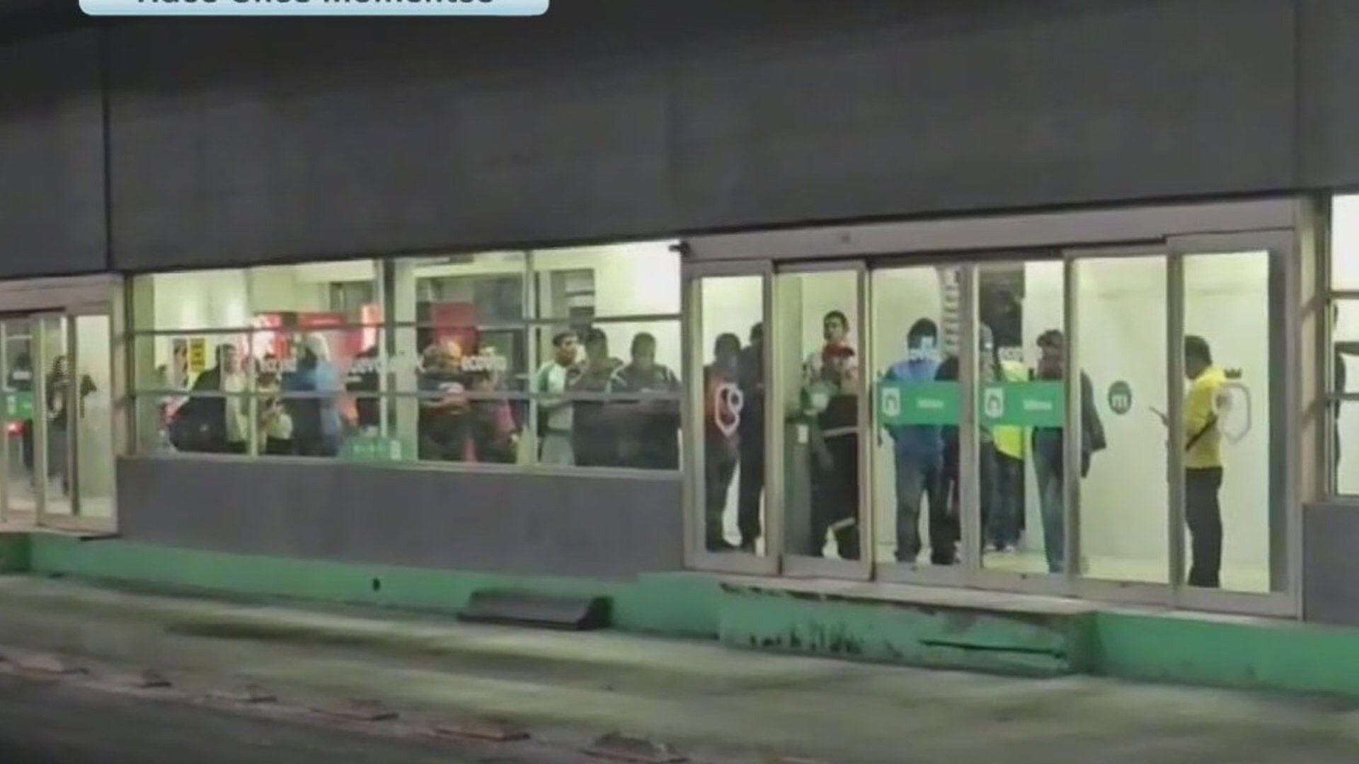 Sufren Usuarios por Saturación y Recarga de Tarjetas en Estación Mitras de Ecovía