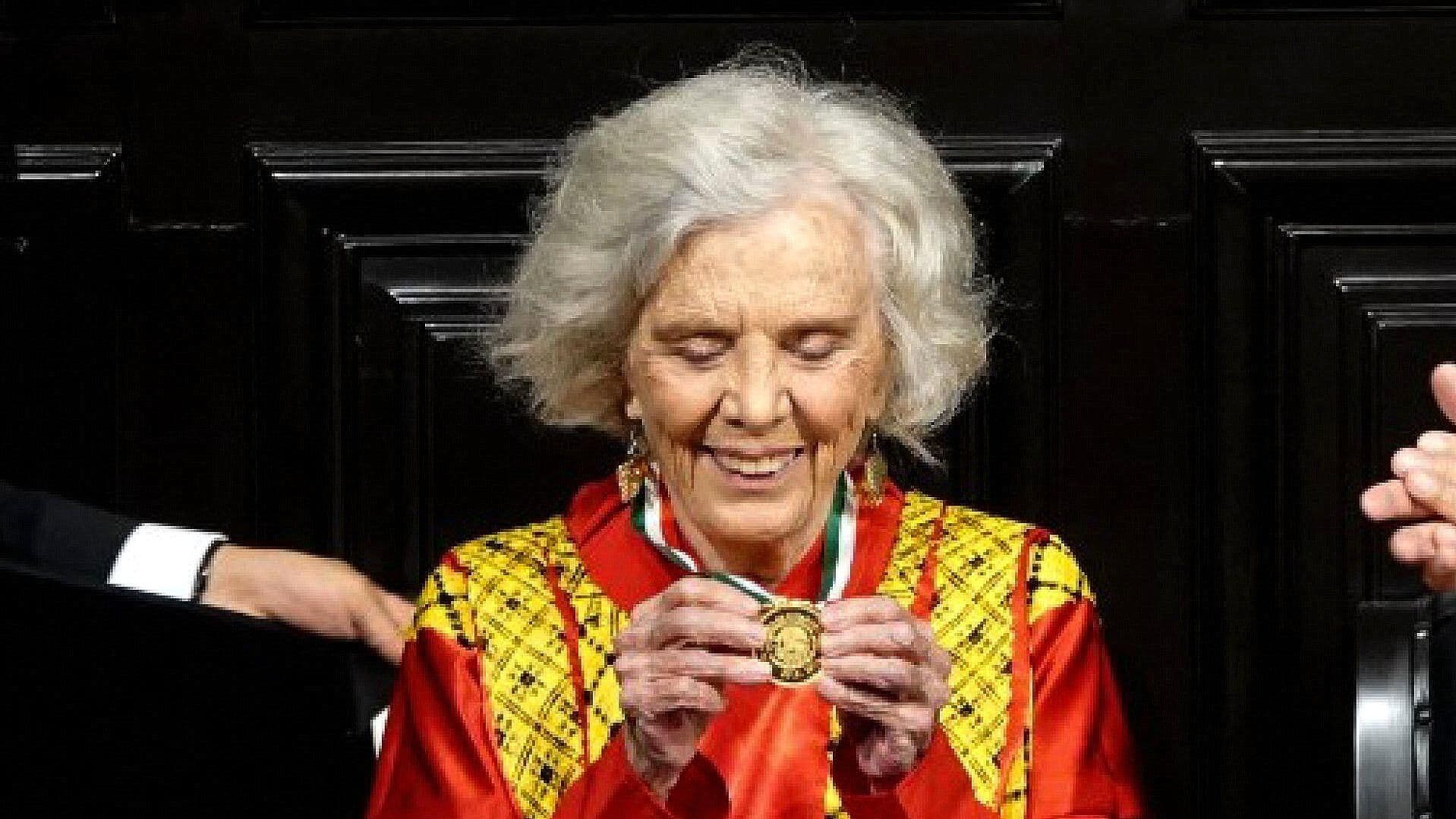Entregan Medalla Belisario Domínguez a Elena Poniatowska