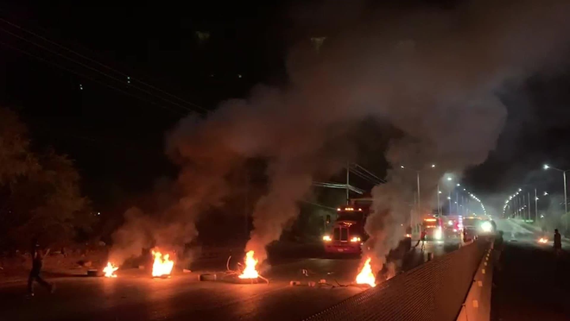 Manifestantes Bloquean la Carretera a Bernal, en Querétaro, Ante Incumplimientos