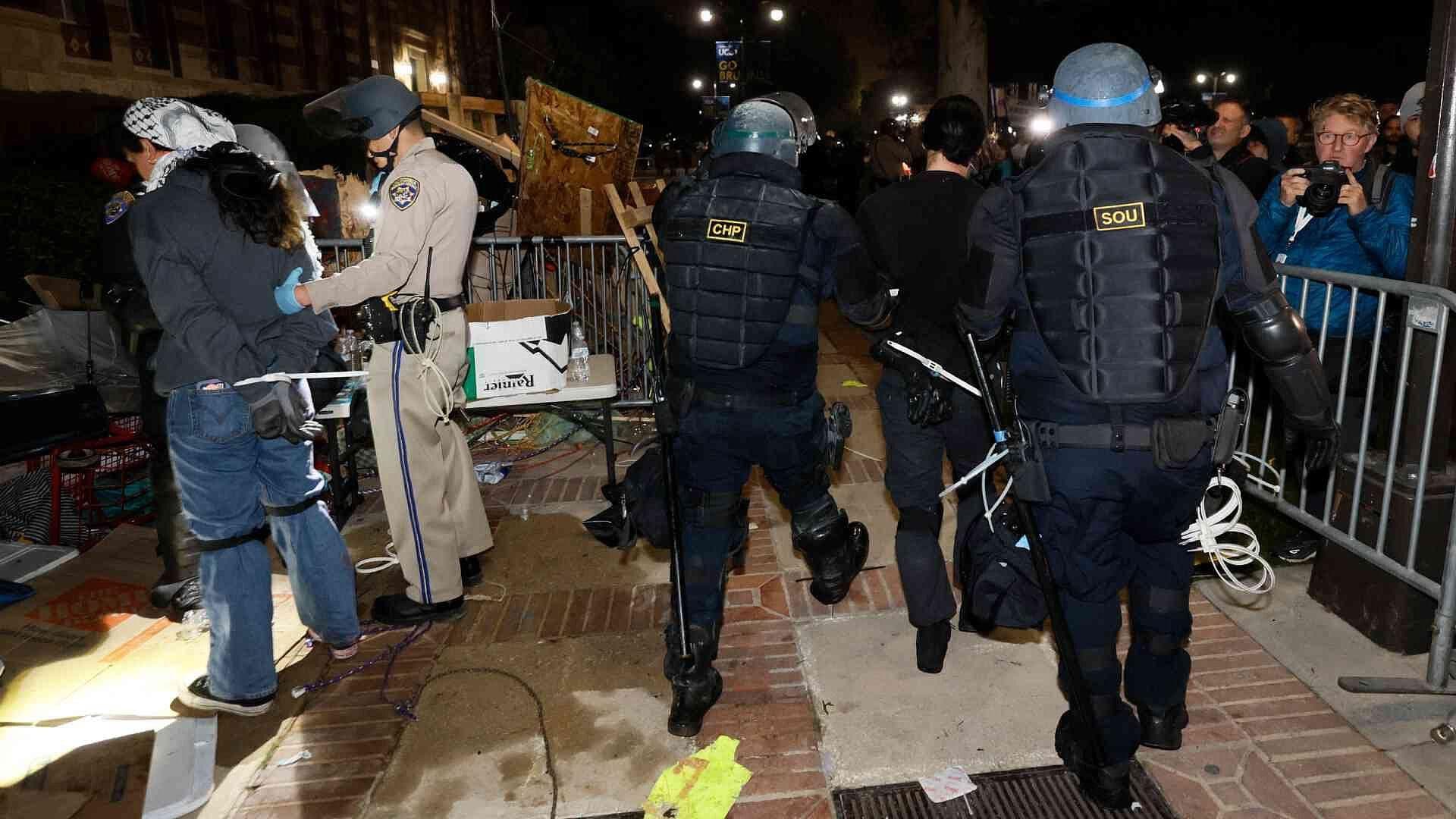 Policías Irrumpen por la Fuerza en la UCLA y la Universidad de Portland