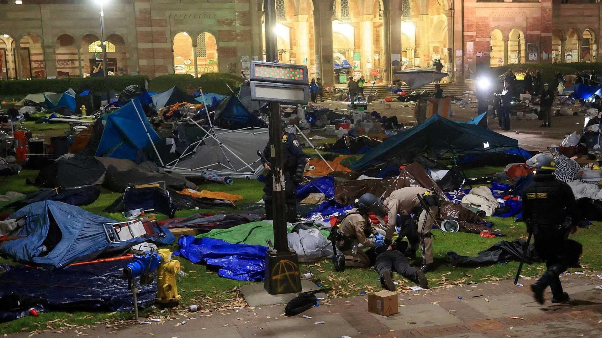 Así Se Ve el Campamento Pro-Palestina en UCLA Tras la Detención de Manifestantes