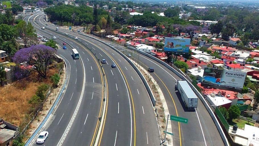 ¿McQueen? Autos Deportivos Echan Carreritas en Paso Exprés
