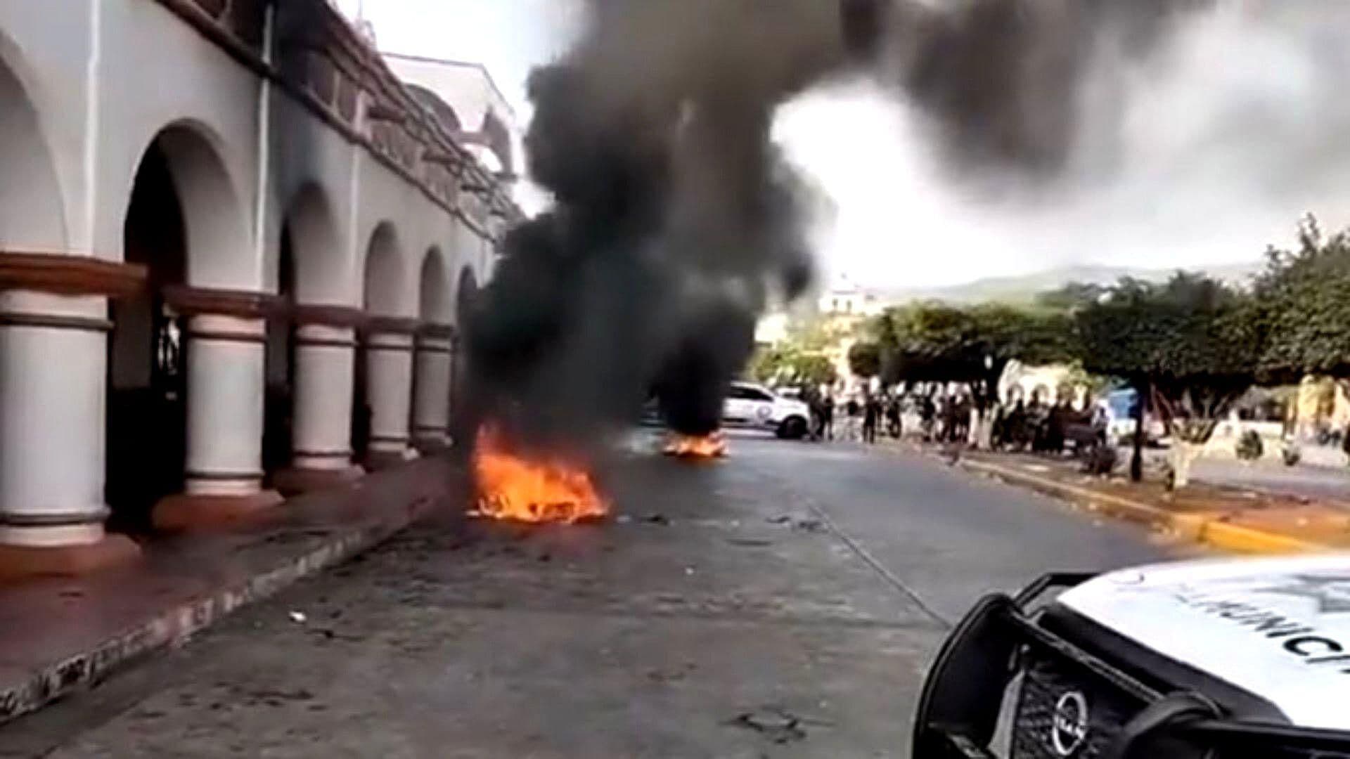 Chiapas: Queman Llantas Frente Palacio Municipal de Chiapa de Corzo