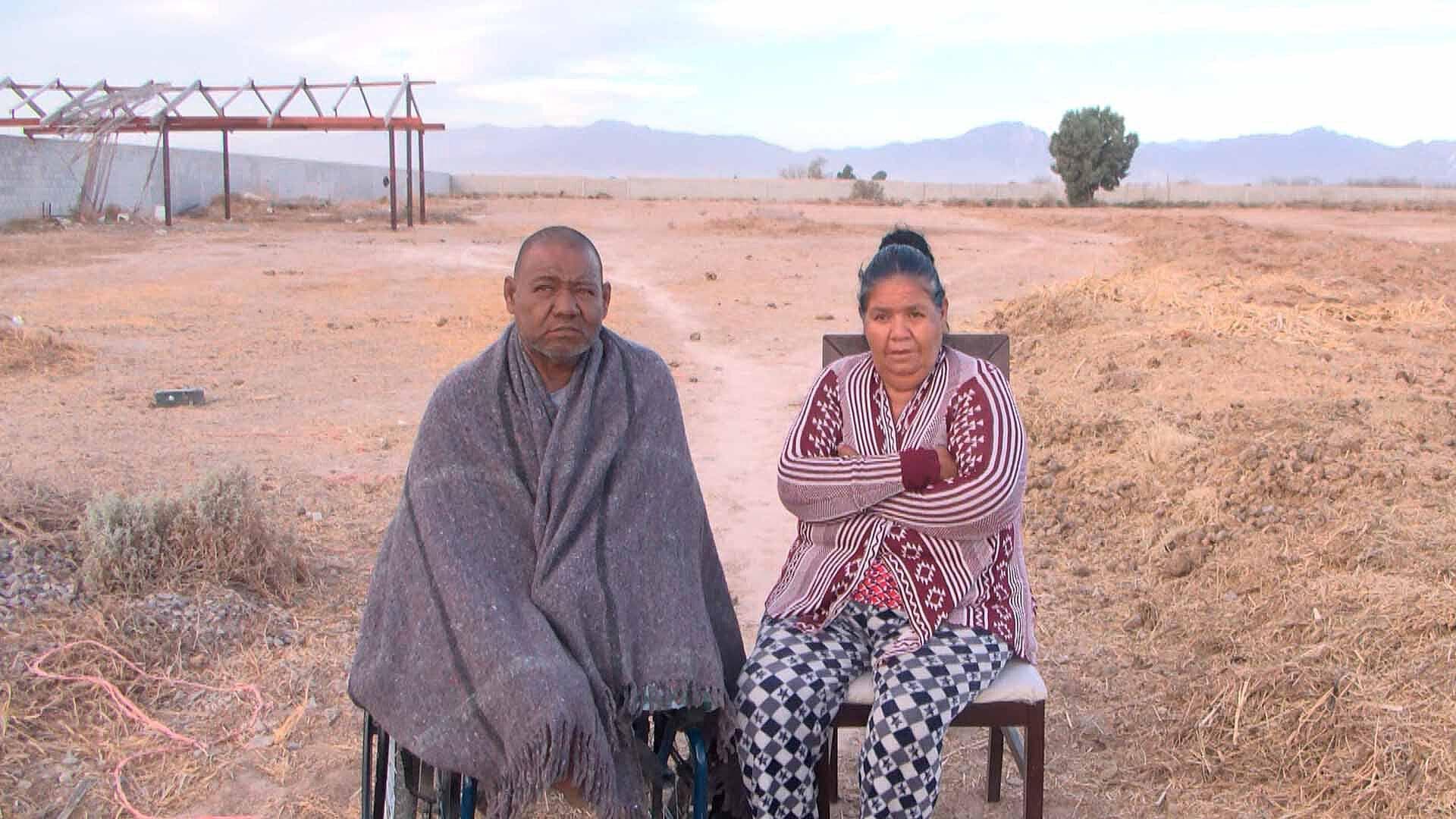 Pareja de Adultos Mayores Viven en Monte tras ser Desalojados de Casa en Gómez Palacio