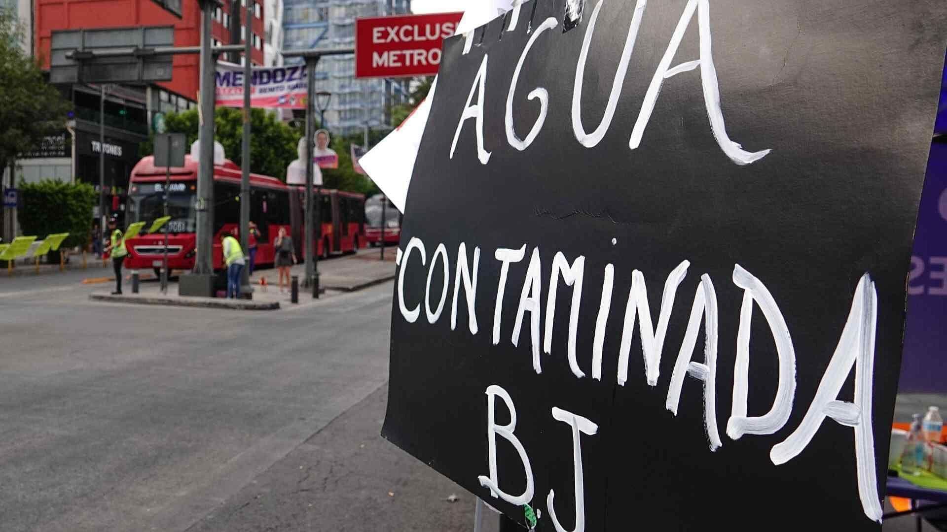 Vecinos de BJ Insisten en Que Siguen Recibiendo Agua Contaminada