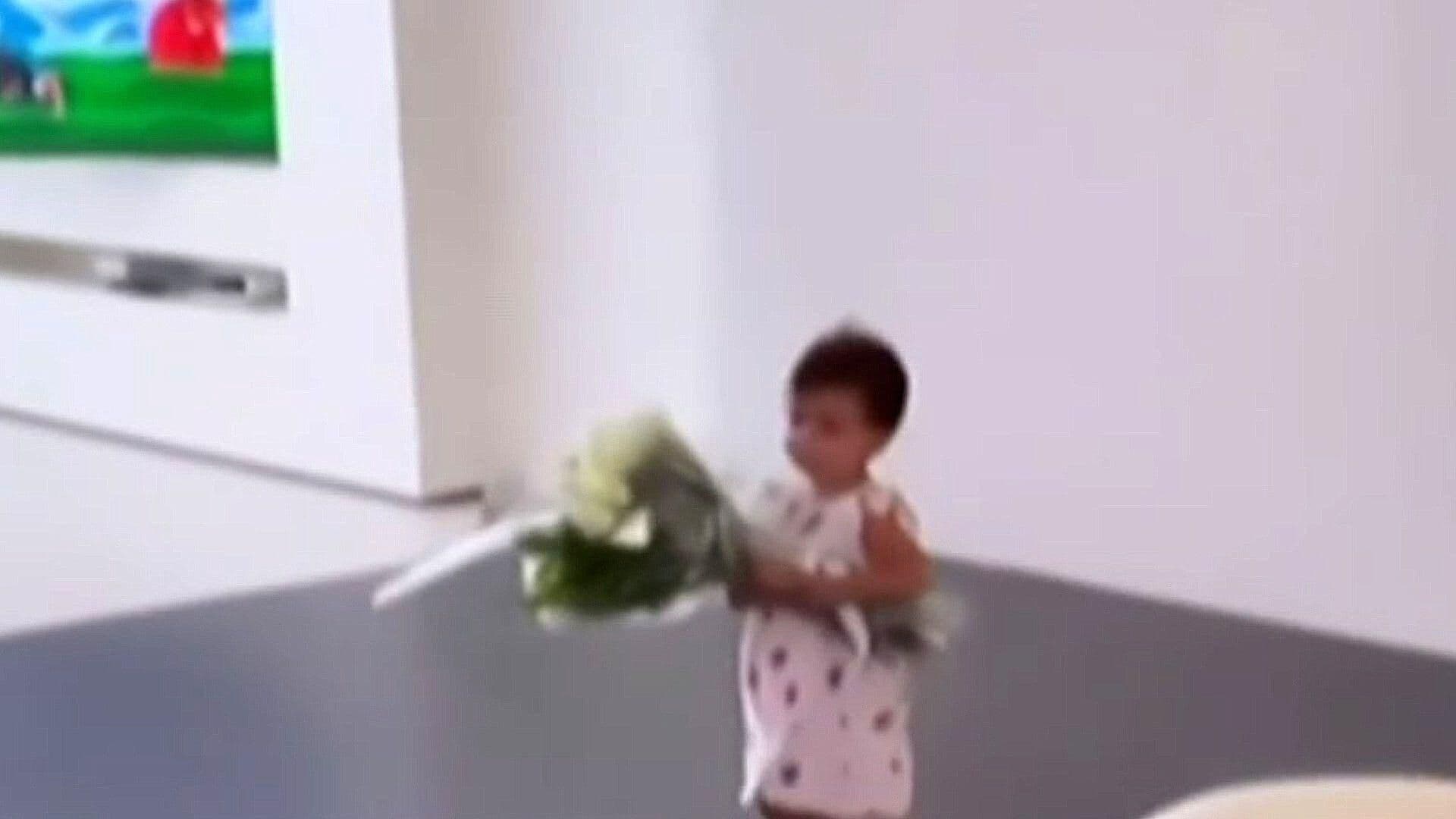 Cristiano Ronaldo Sorprende con su Hija y Flores, a Georgina Rodríguez