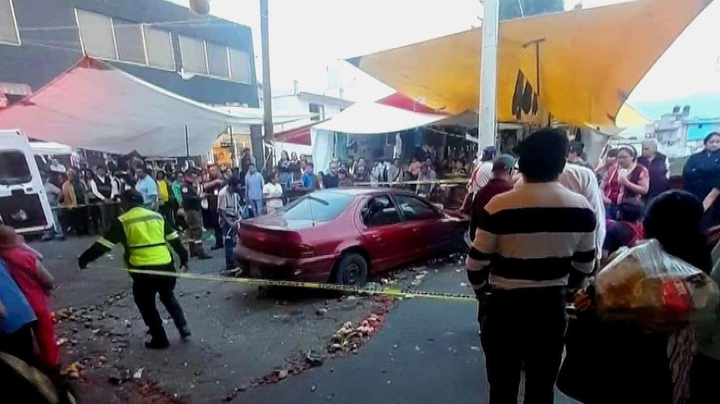 Vehículo Sin Frenos Choca con Tianguis en Ocoyoacac; 5 Heridos