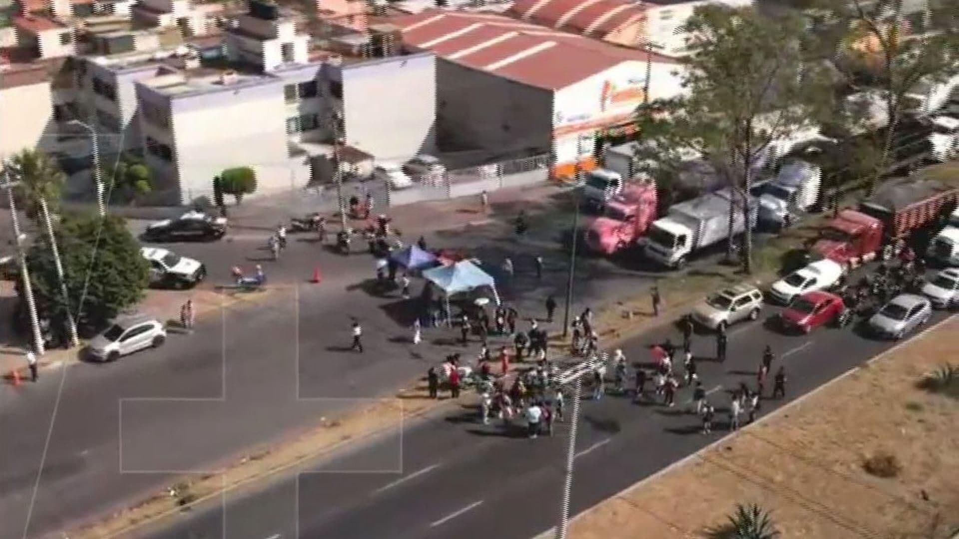 Estudiantes de la FES Aragón Retiran Bloqueo de Avenida Central en Nezahualcóyotl, Edomex