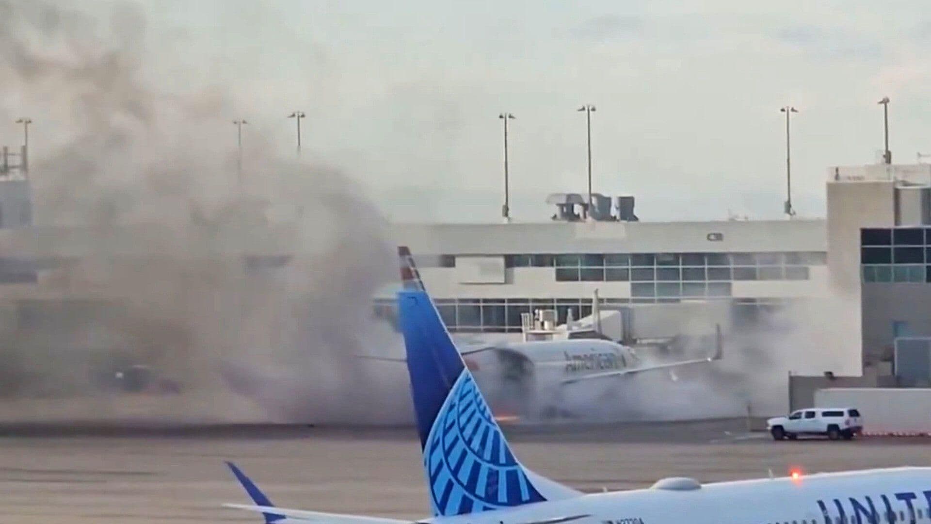 Se Incendia Avión de American Airlines en Aeropuerto de Denver; Video del Momento Exacto Hoy 13 de Marzo