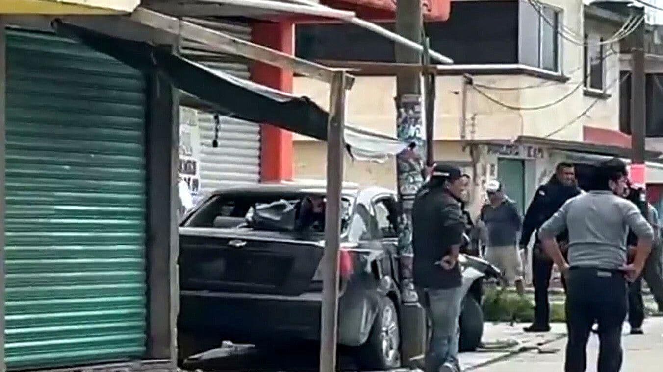 Automovilista Choca contra Negocios en Otzolotepec; 3 Muertos