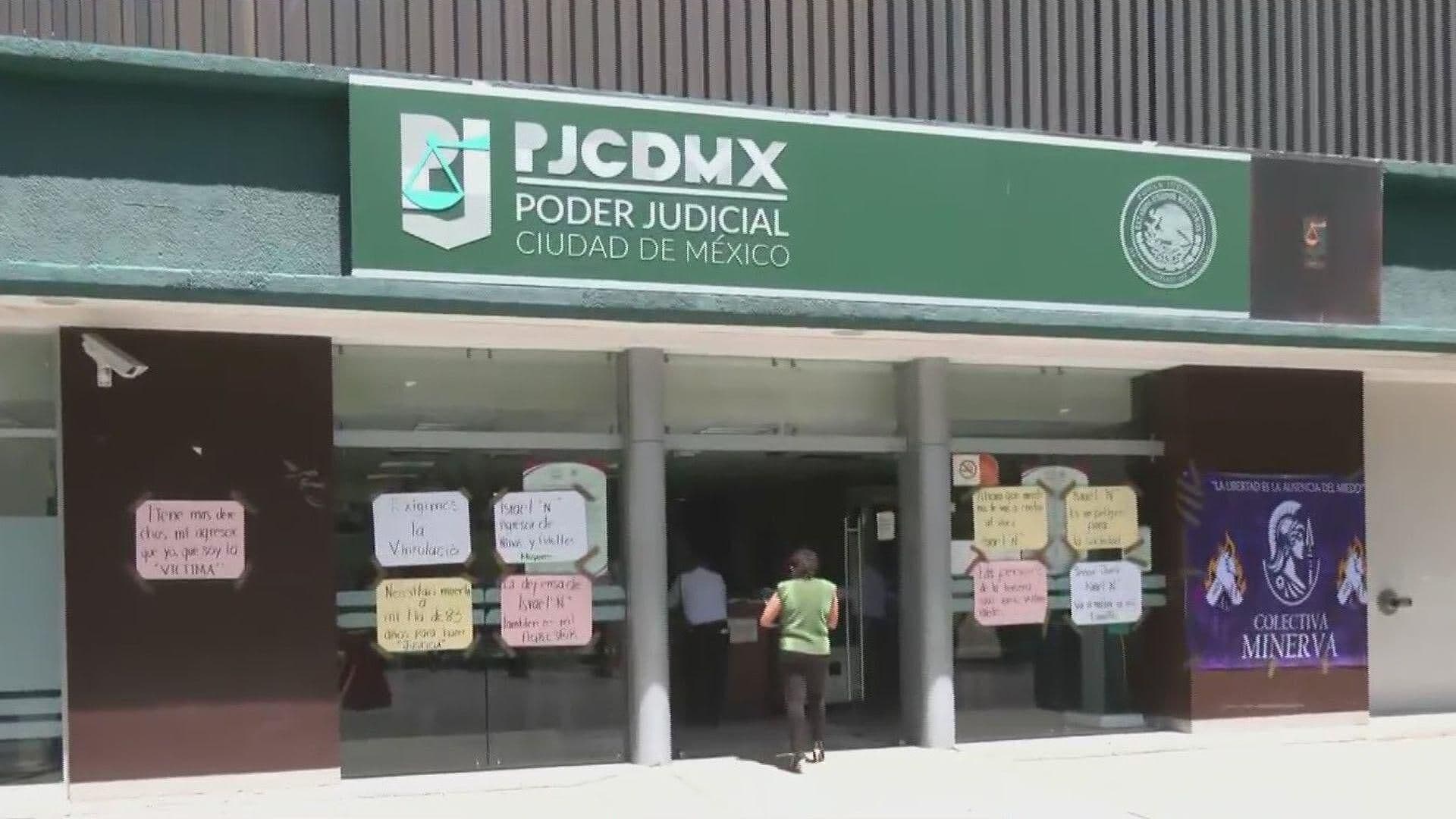 Grupos Feministas Bloquean Afuera de Tribunales en Sullivan, Alcaldía Cuauhtémoc, CDMX