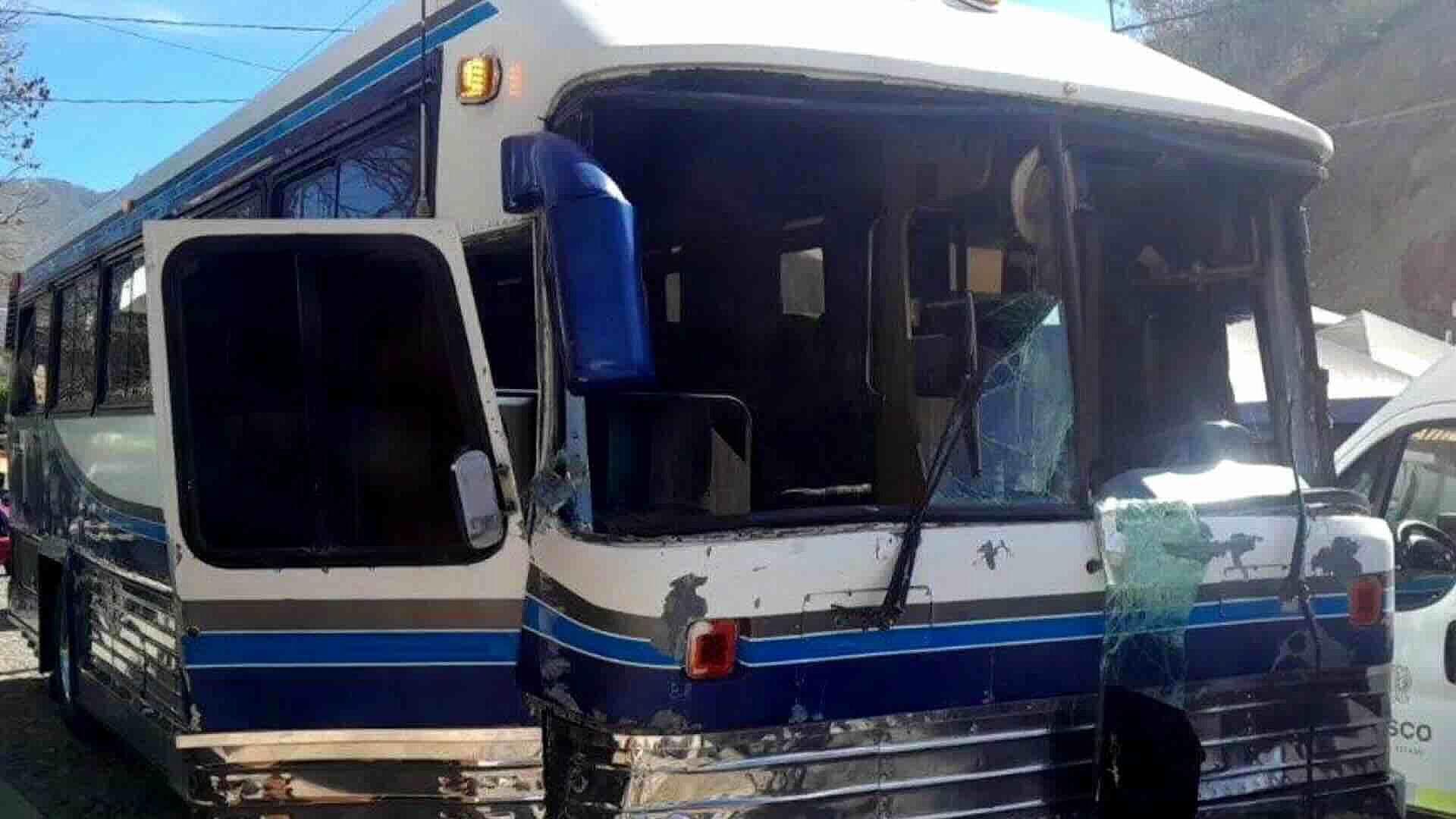 Autobús sin Frenos Choca en Talpa de Allende; Un Hombre a Caballo Murió