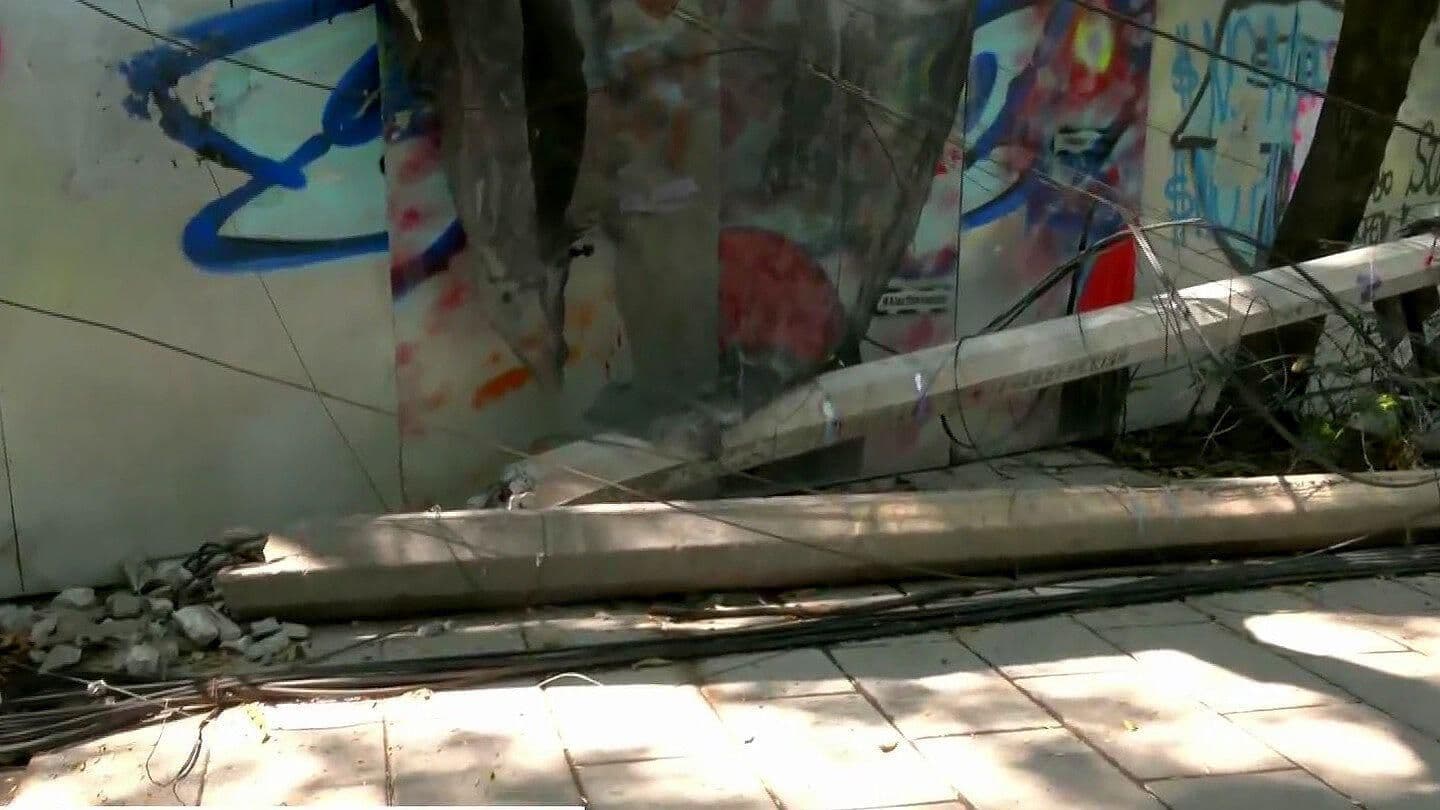 CDMX: Reportan Postes Caídos Sin Retirar en Hipódromo Condesa