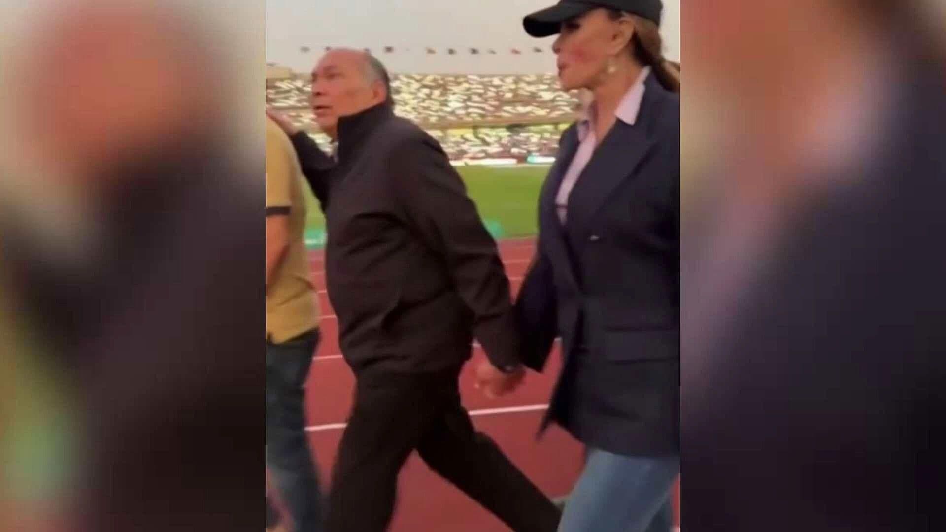 Captan Tomados de la Mano al Papá de Checo Pérez y Lucia Méndez